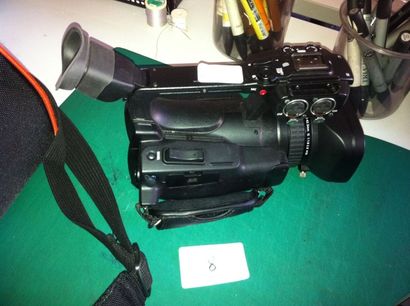 1 caméra portable CANON XF 100 avec objectif...