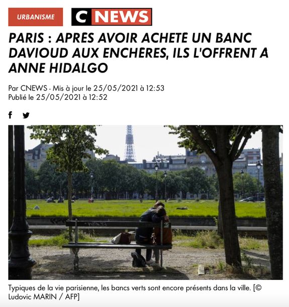 ► Paris : Après avoir acheté un banc Davioud aux enchères, ils l'offrent à Anne Hidalgo