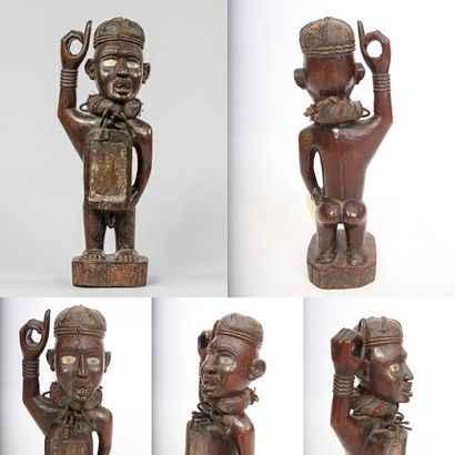 STATUETTE NKISI, YOMBE, H : 41 cm, Ex Congo Belge (lot 215)