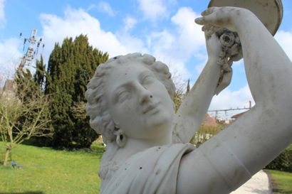 Découvrez l'article de Capucine Bordet sur les Zingaras en marbre blanc de Jean-Baptiste Clésinger