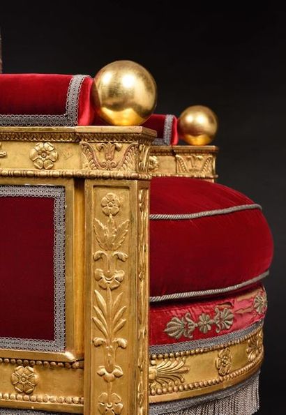 Le « fauteuil de trône » vendu pour la somme de 500 000 € frais inclus, soit sept fois l’estimation.