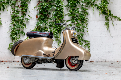 La collection Saboulard : 130 scooters de collection en vente à Fontainebleau