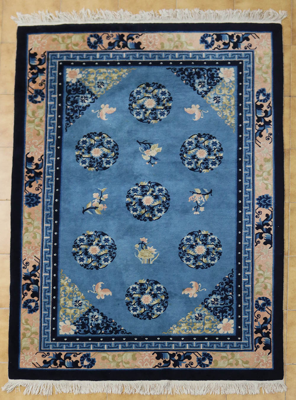 Tapis de Pékin à motifs floraux. 200 x 138 cm Tapis enchères — free download