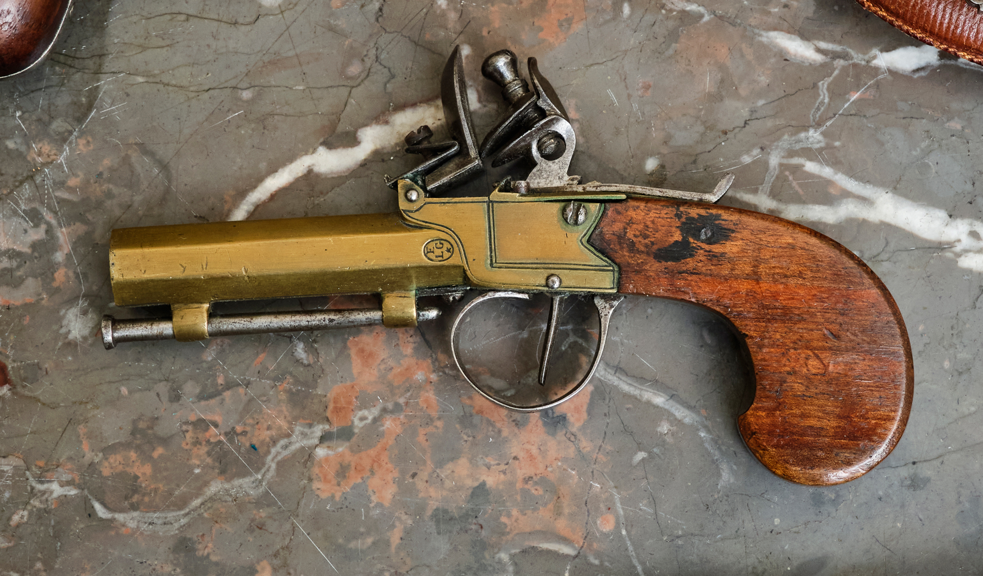 Marine flintlock pistol with round brass barrel, brass ... | Arms: bids
