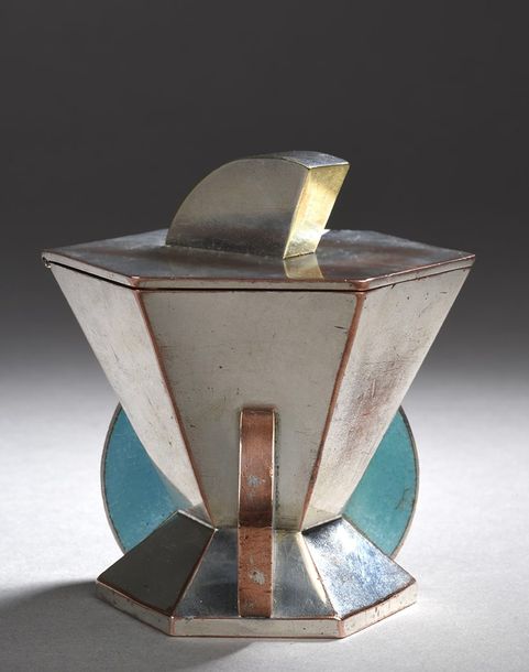 Jean GOULDEN (1878-1946)


	Boite hexagonale...
