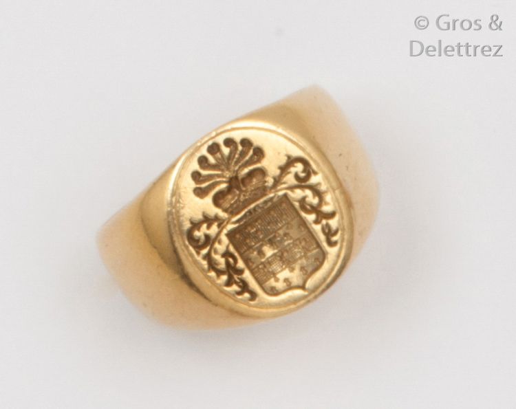 Null Bague « Chevalière » en or jaune gravée d’armoiries. Tour de doigt : 56. P.&hellip;