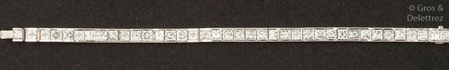 Null Bracelet « Ligne » en or gris, orné de 38 diamants princesses. Poids des di&hellip;