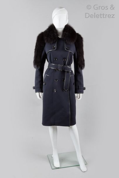 Null BURBERRY Porsum

Magnifique manteau en nylon marine gansé de cuir agneau no&hellip;