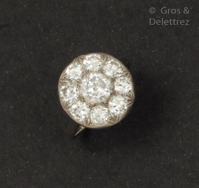 Null Bague «?Fleur?» en or gris, sertie d’un diamant de taille ancienne dans un &hellip;