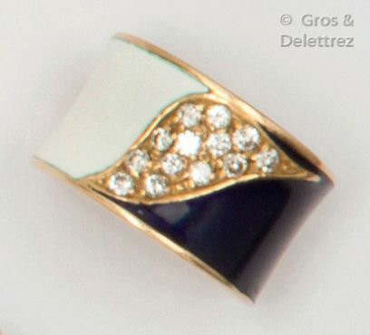 Null Blue and white enamelled yellow gold ring, set with a pavement of brilliant&hellip;