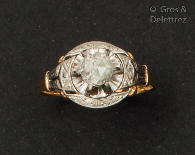 Null Bague en or jaune et platine, ornée d'un diamant taillé en rose dans un ent&hellip;