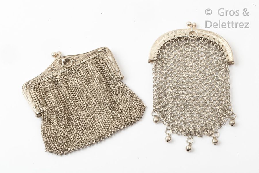 Null Two silver mesh ribbed purses. P. 106.1g.