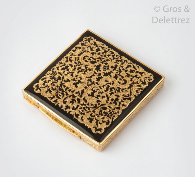 BUCCELLATI Cigarette box in black enamelled yellow gold, decorated with scrolls.&hellip;