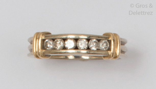 Null Two-colour gold ring set with a line of six brilliant-cut diamonds in rail-&hellip;