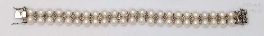 Null Bracelet de deux rangs de perles de culture, alternées de diamants taillés &hellip;