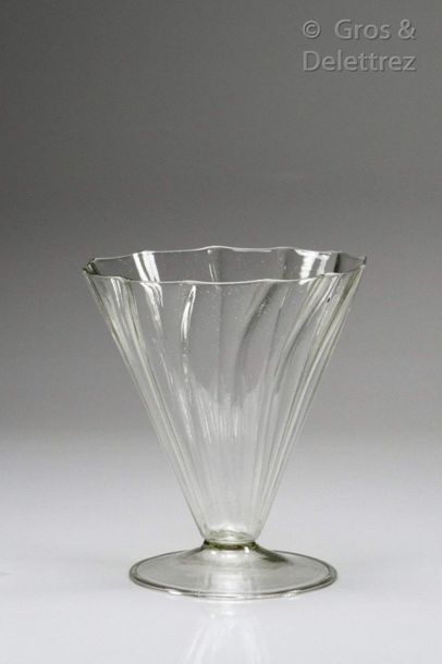 Null Standing wavy cut glass.

France, 16th century

Height: 14.1cm / Diameter: &hellip;