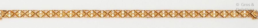 Null Bracelet articulé en or jaune à motifs de croisillons ajourés, serti de dia&hellip;