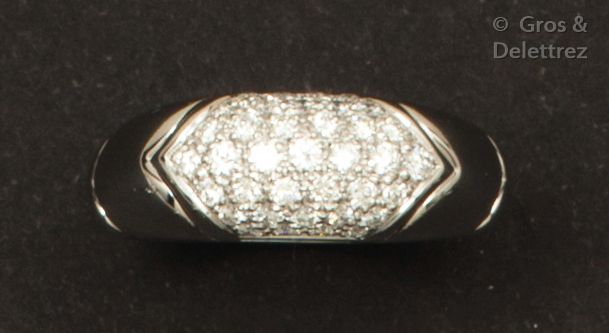 BULGARI "Tronchetto" - White gold ring with a pavé of brilliant-cut diamonds. Si&hellip;