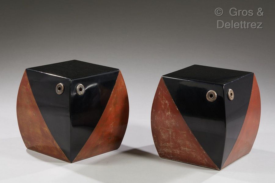 PIERRE LEGRAIN (1889-1929), attribué à Pair of stools in cubic shape with curved&hellip;