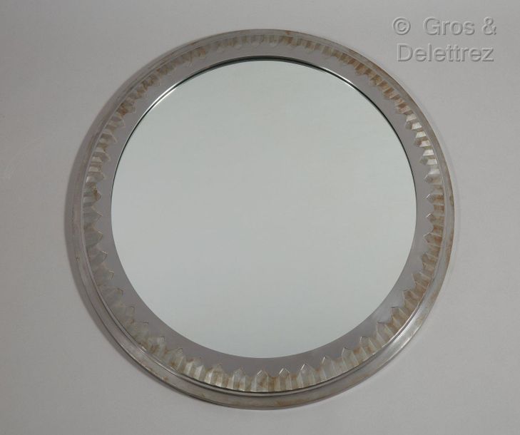 ADALBERT SZABO (1877-1961) 现代主义青铜镜，镜框有凹槽，内有圆形玻璃，署名"Szabo"。

1930年左右

直径：78厘米