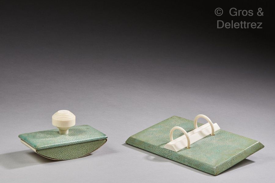 Clément ROUSSEAU (1872-1950) Desk set in shagreen and ivory, consisting of an ep&hellip;