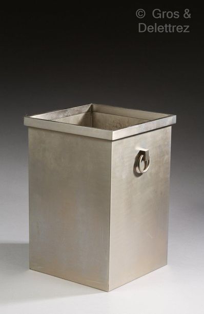 JACQUES ADNET (1900-1984) Corbeille moderniste en métal chromé à prises circulai&hellip;