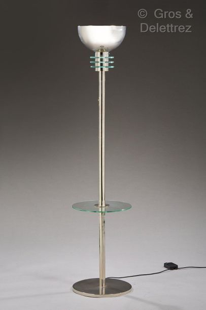 LOUIS DAMON (1860-1947) Lampadaire moderniste en métal chromé à fut cylindrique &hellip;