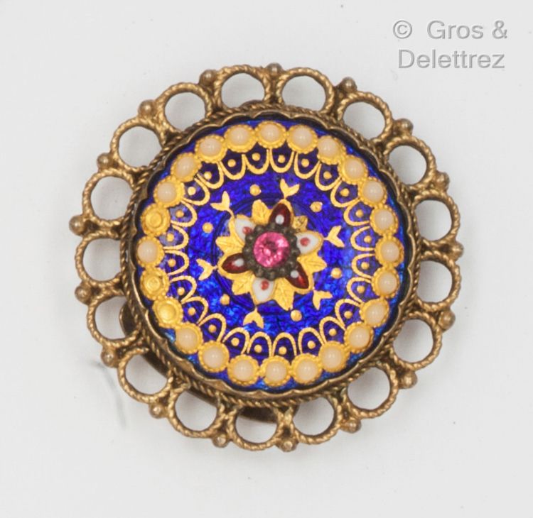 Null Vermilion collar knob decorated with Bresse enamels set in the center of a &hellip;