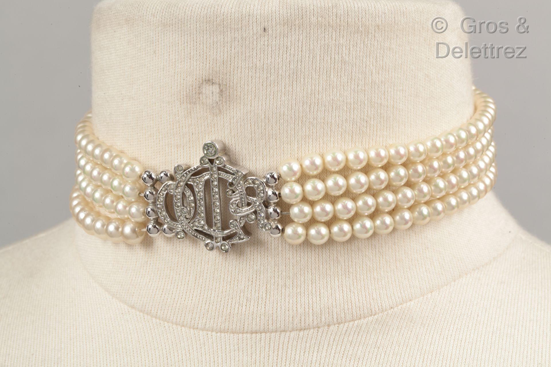 CHRISTIAN DIOR Ras-de-cou quatre rangs de perles blanches d’imitation, entrecoup&hellip;