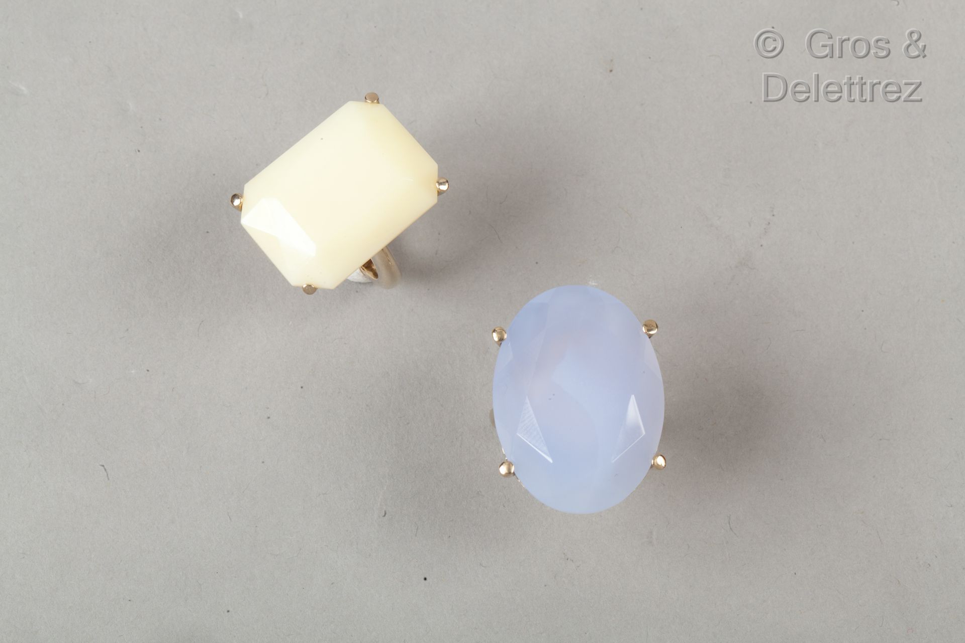 DIOR Set consisting of two rings decorated with blue glass, bone motifs.