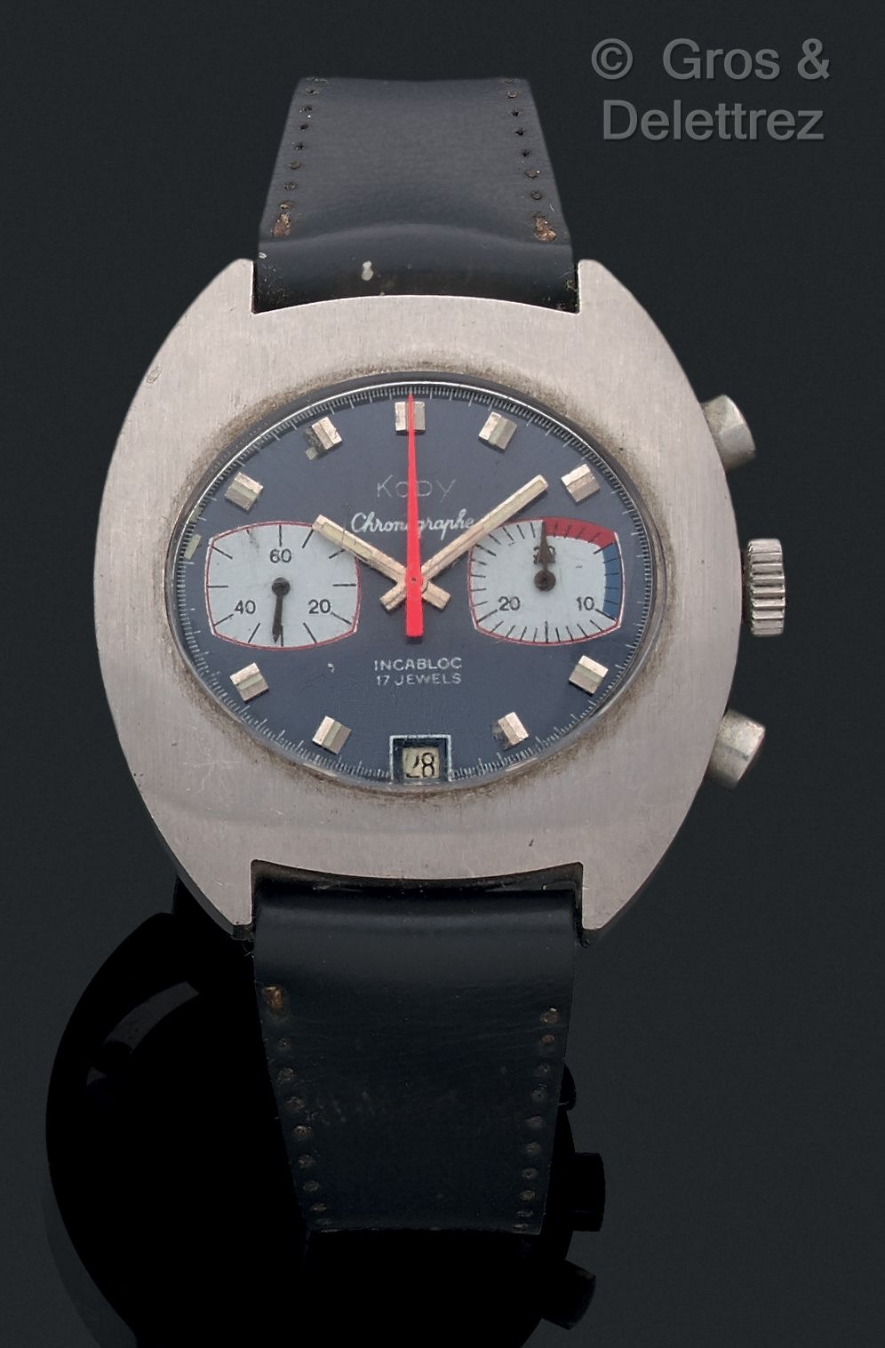 KODY Vers 1970. 

Modèle homme chronographe acier 2 compteurs. Cadran bleu, aigu&hellip;
