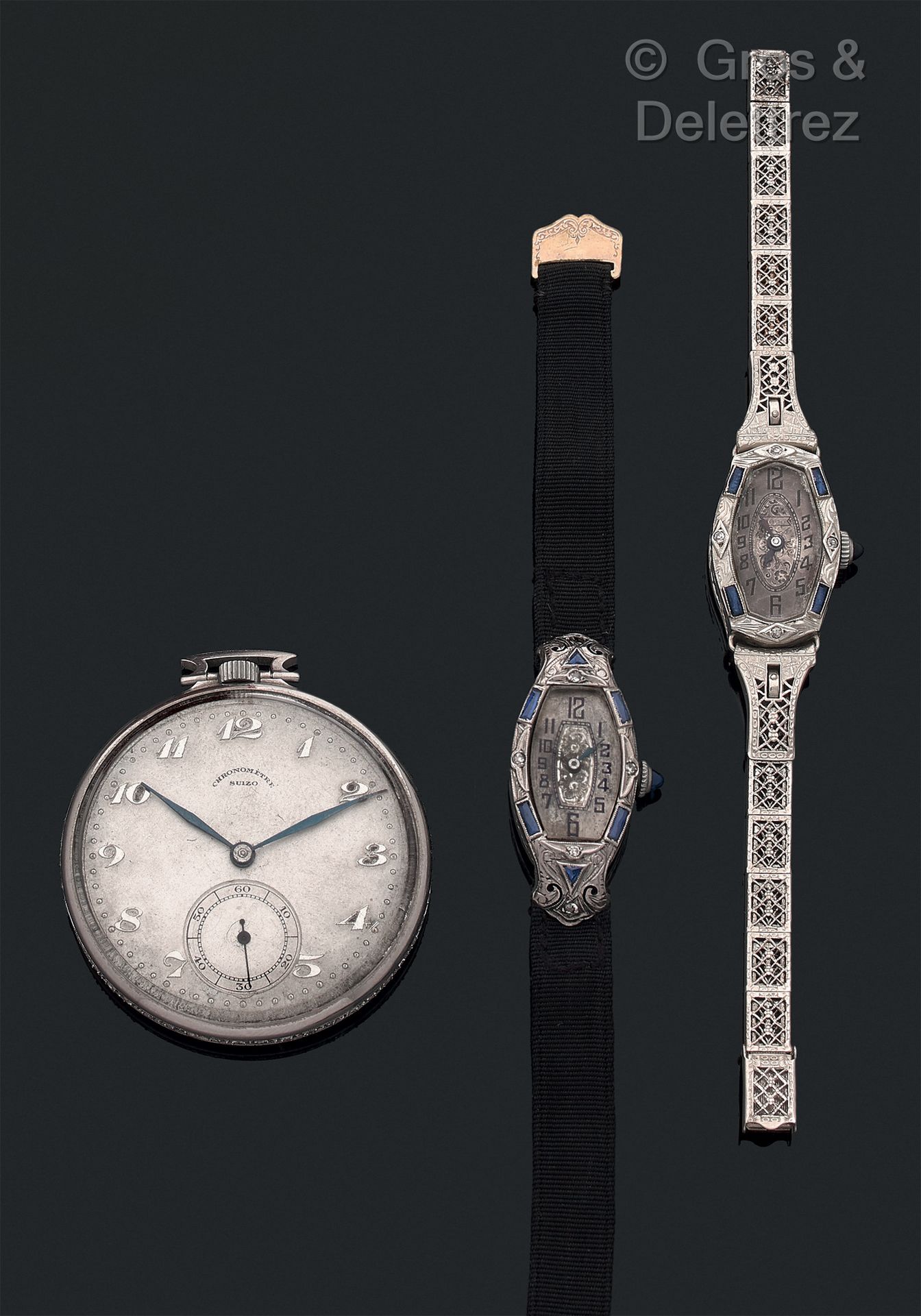 Null Lot comprenant 3 montres en métal Rhodié : 

- 2 montres dame vers 1920 

-&hellip;