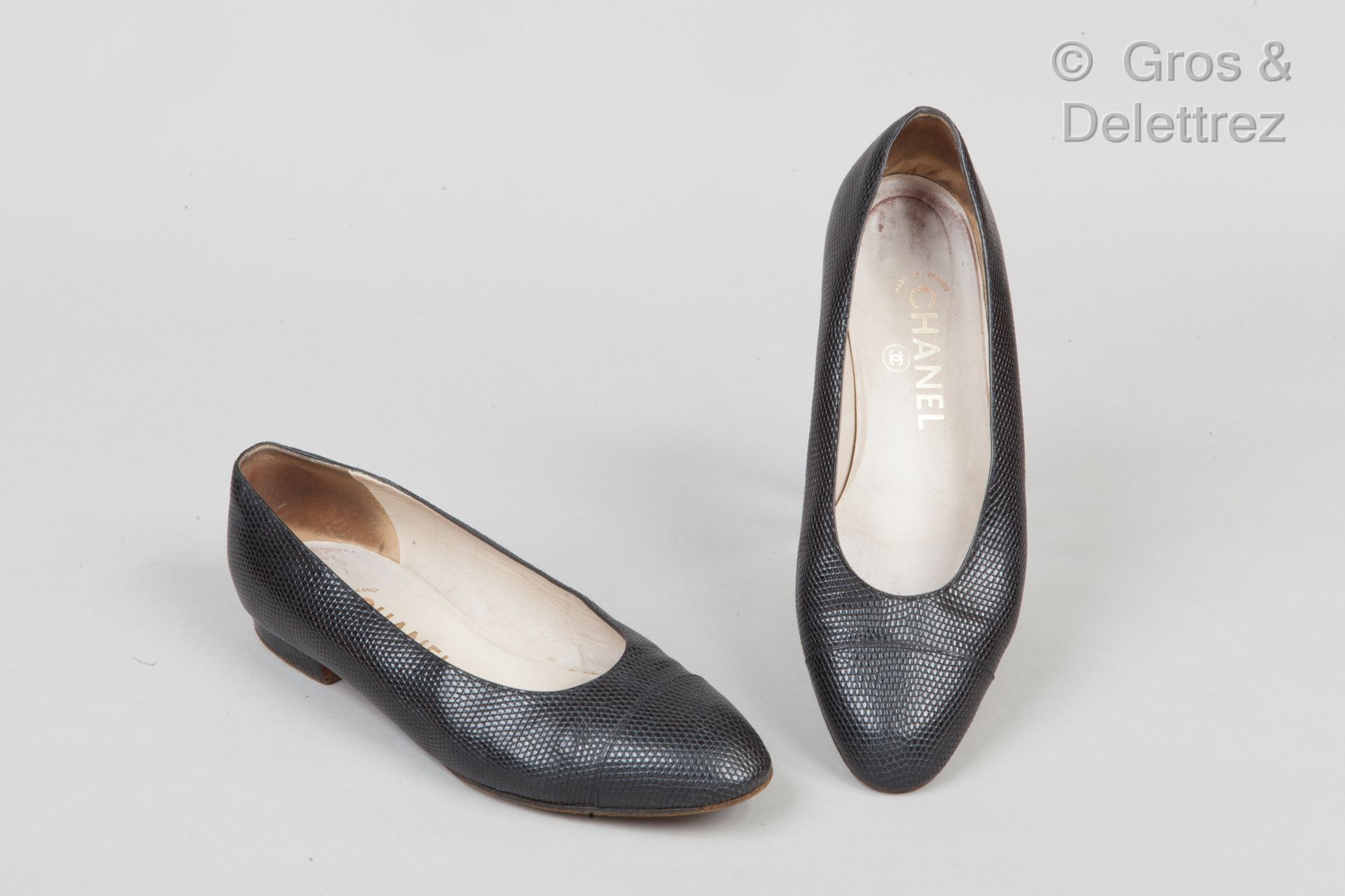CHANEL Pair of ballerinas in black lizard, leather soles. T.38. Good condition (&hellip;