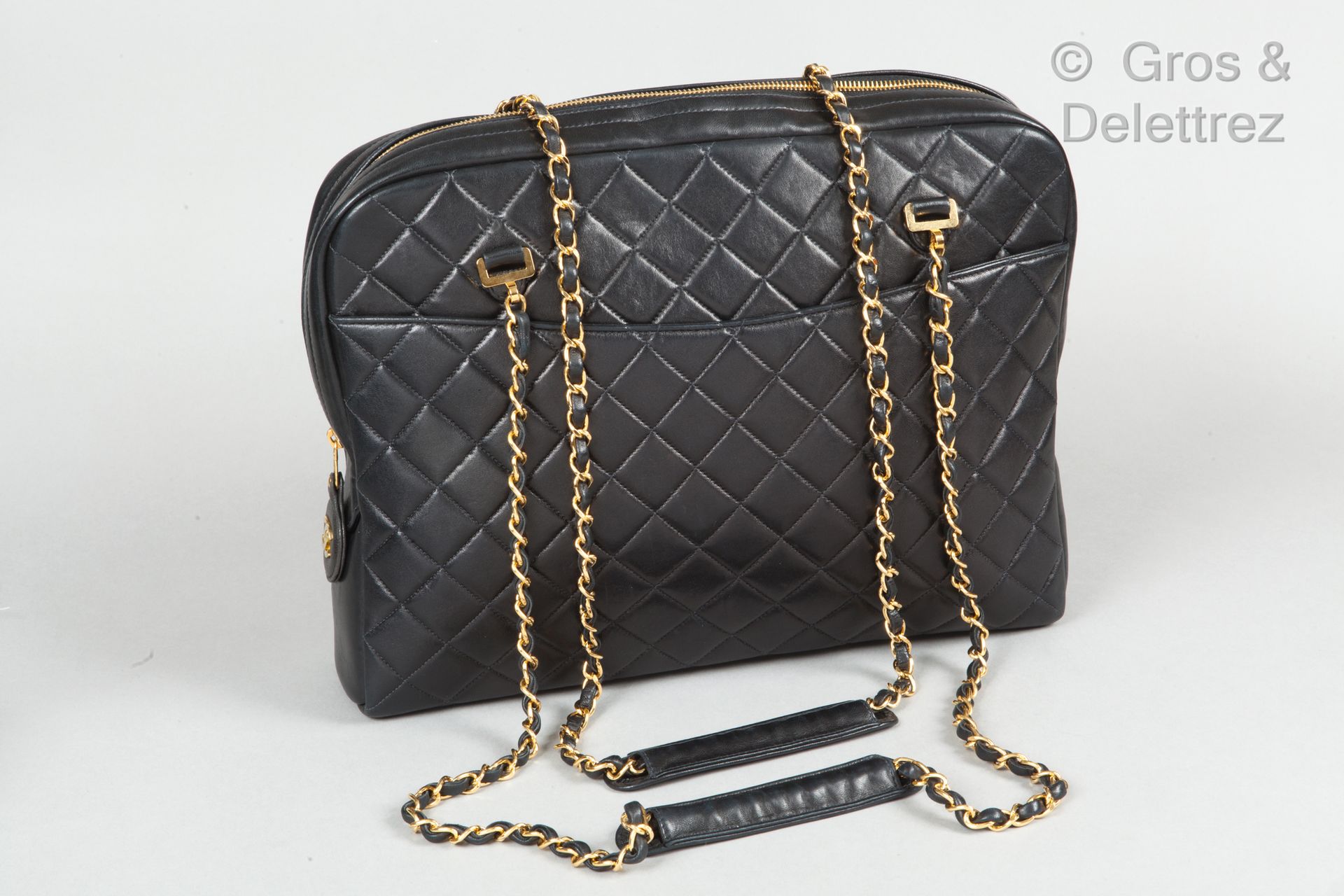 CHANEL Camera" bag 34cm in black quilted lambskin leather, zip closure, pull tab&hellip;