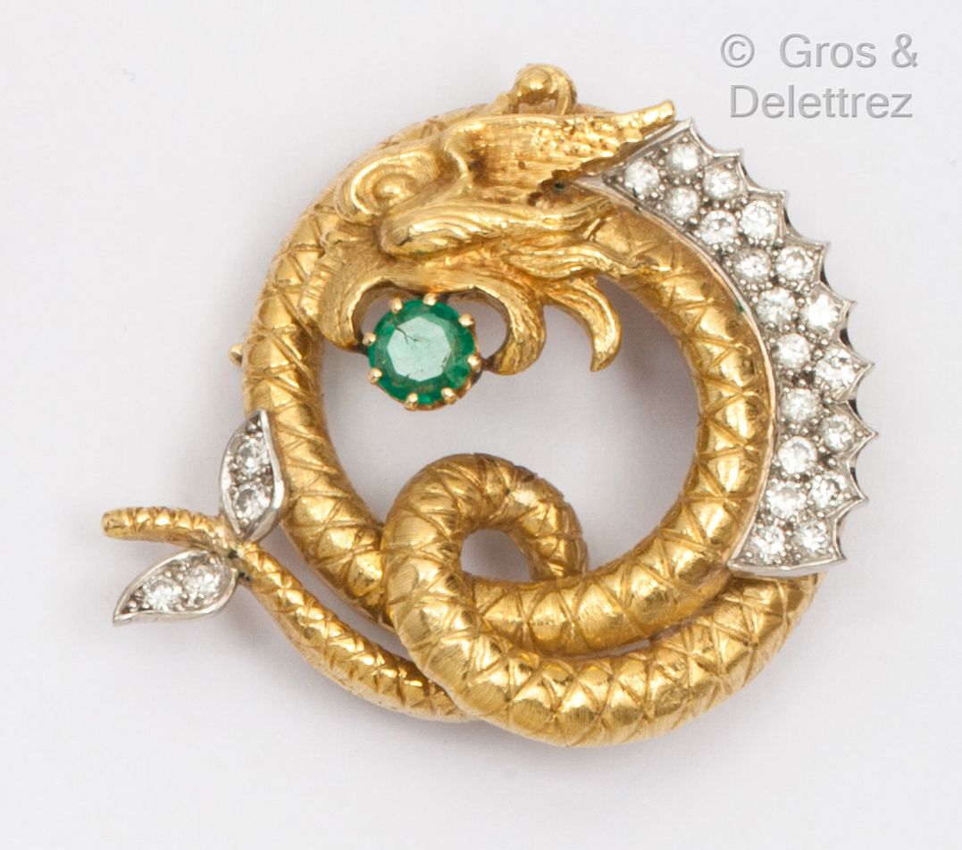 Null 
Chased yellow gold and platinum "Chimera" brooch, the body underlined by b&hellip;