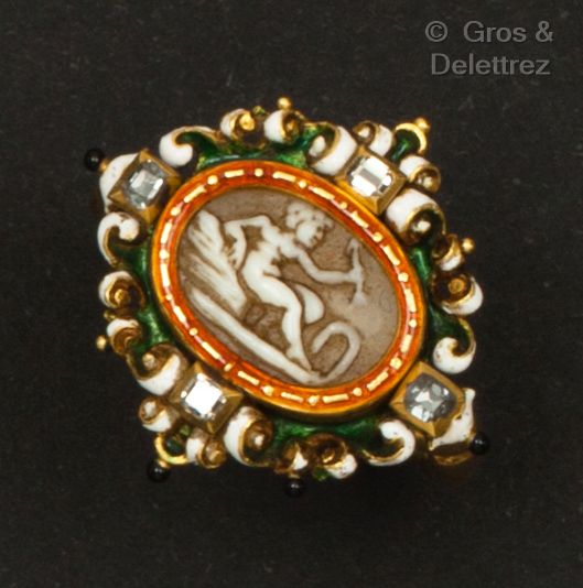 WIESE Yellow gold ring, set with a cameo on agate in a frame of enamelled scroll&hellip;
