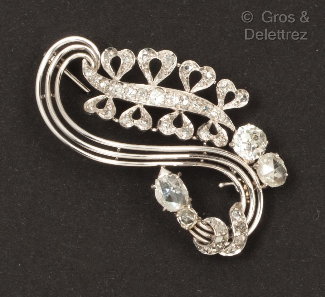 Null Broche « Feuillage » en or gris (14K) à décor de cœurs sertis de diamants t&hellip;