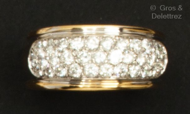 Null 黄金 "Jonc "戒指，镶有一圈明亮式切割钻石。手指大小：55。毛重：6.8克。
