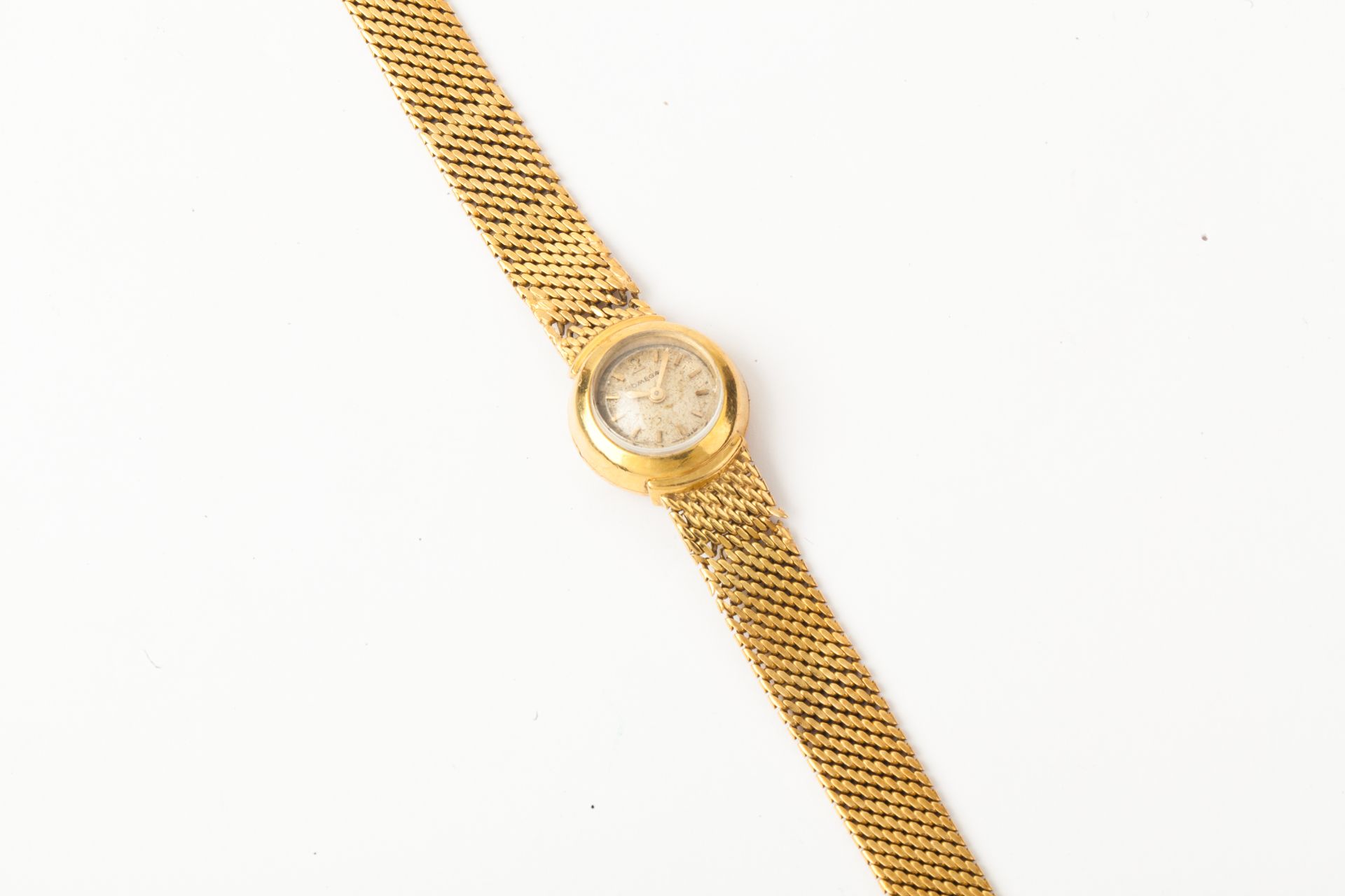 OMEGA Bracelet montre de dame en or jaune, boîtier rond, cadran ivoire (piqué), &hellip;