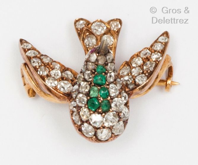 Null 
黄金 "鸟 "胸针，镶嵌老式切割钻石和祖母绿。19世纪的作品。尺寸：2,5 x 2厘米。毛重：7克。