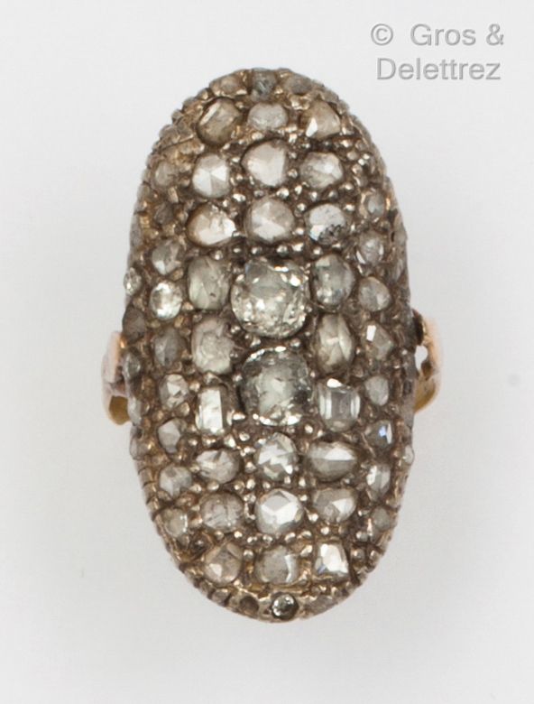 Null 
一枚金银戒指，镶有老式切割和台式切割钻石的铺垫。18世纪末的作品。手指大小：54。毛重：5.4克。(MISSES)