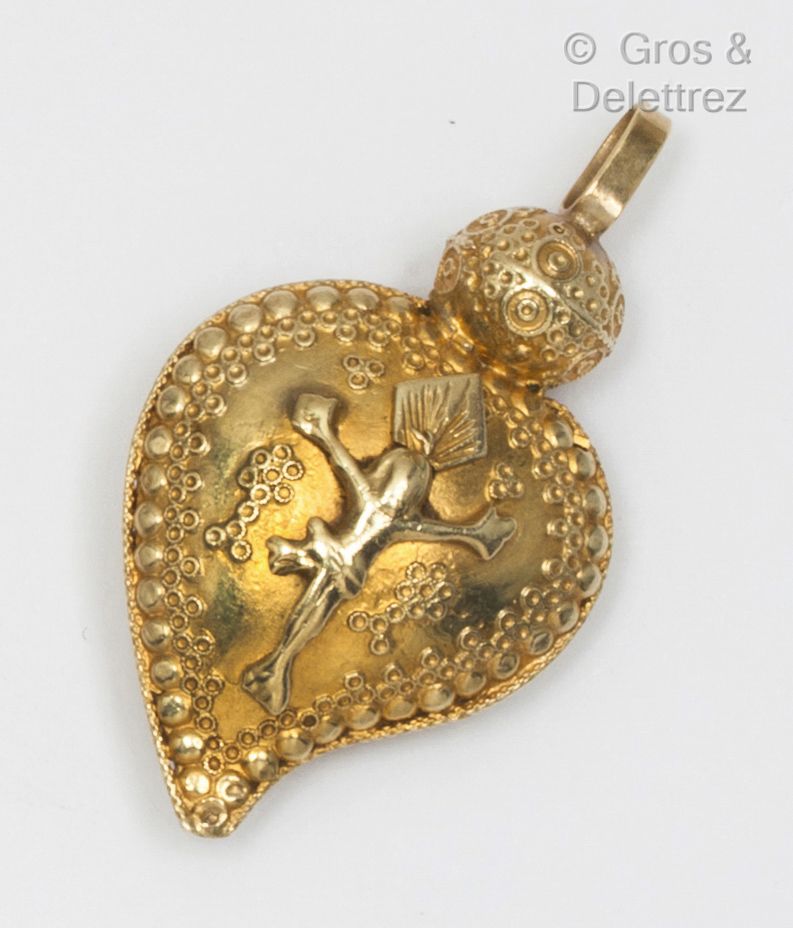 Null Yellow gold (14K) pendant showing a Vendée heart with filigree decoration u&hellip;
