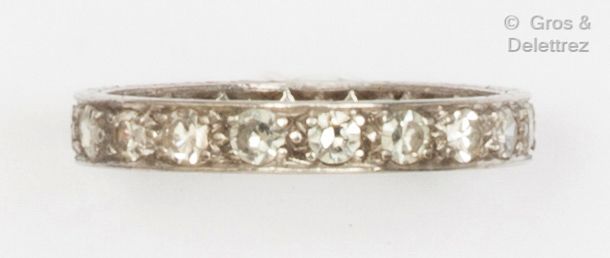Null Fede nuziale in oro bianco cesellato, con 8/8 diamanti. Dimensione delle di&hellip;