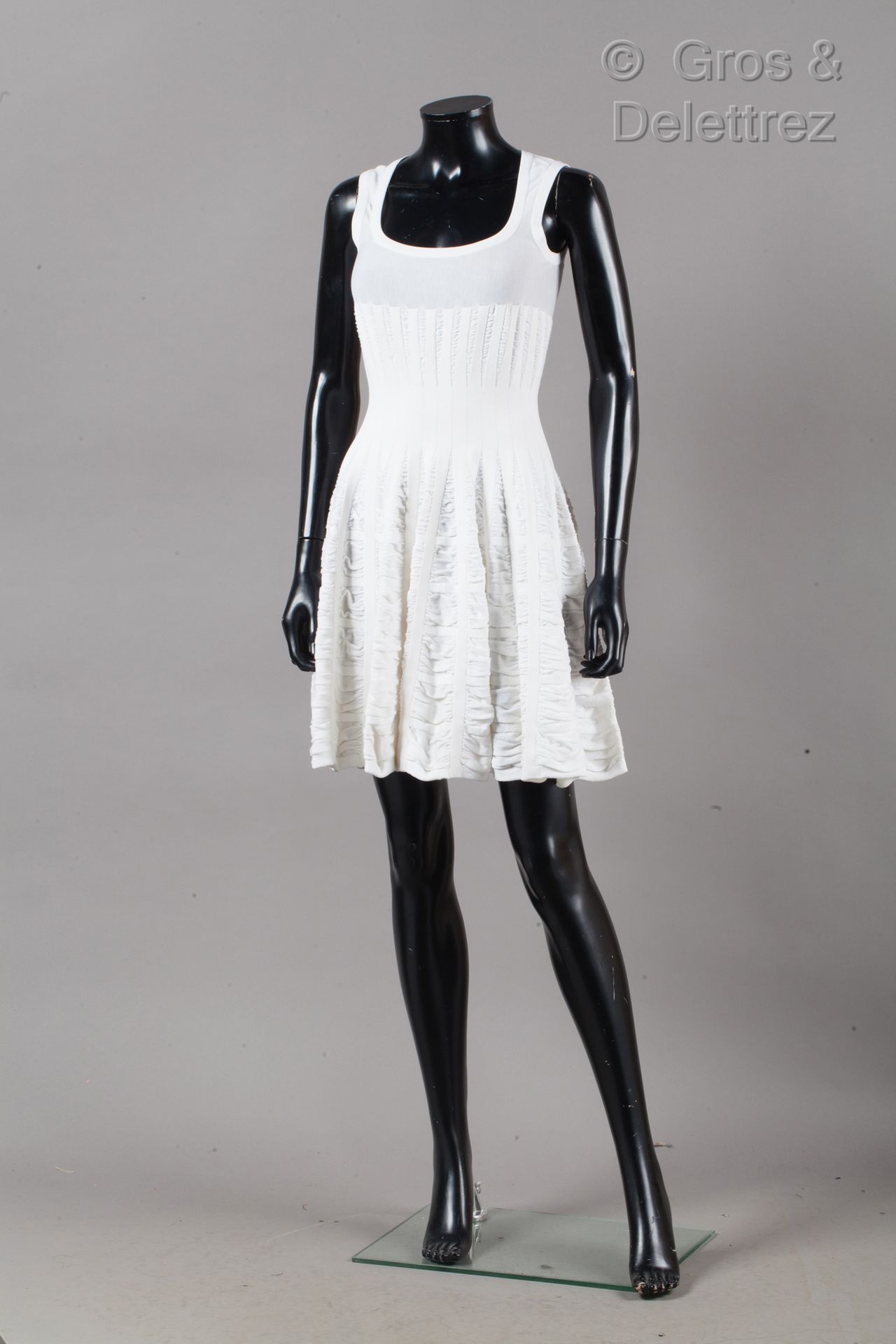 ALAÏA Sleeveless skater dress in partially mossy white knit, round neckline, fla&hellip;