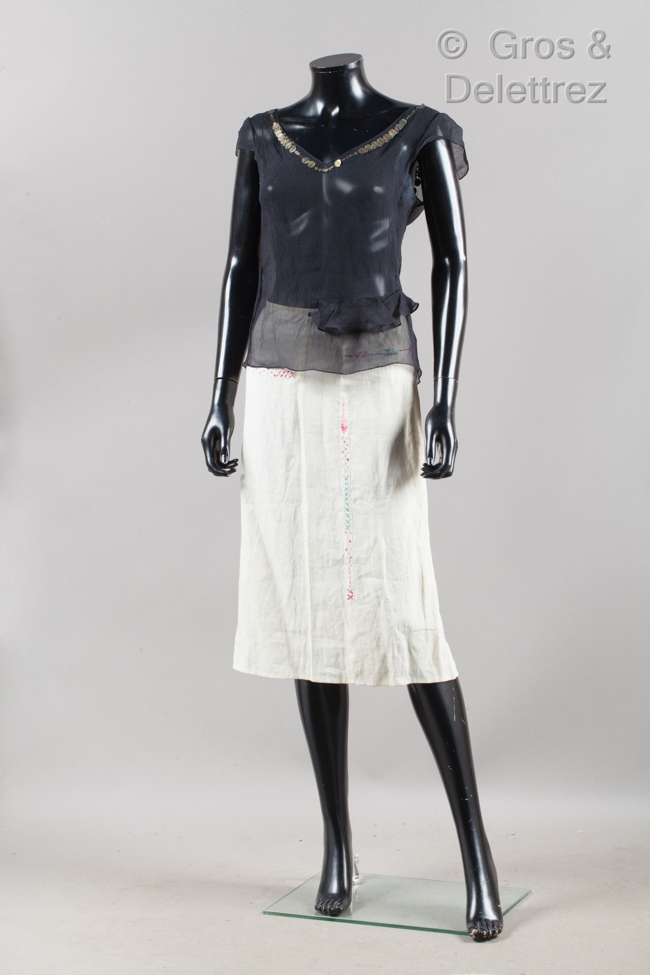 MARNI Outfit bestehend aus einem ärmellosen Oberteil aus schwarzem Chiffon, V-Au&hellip;