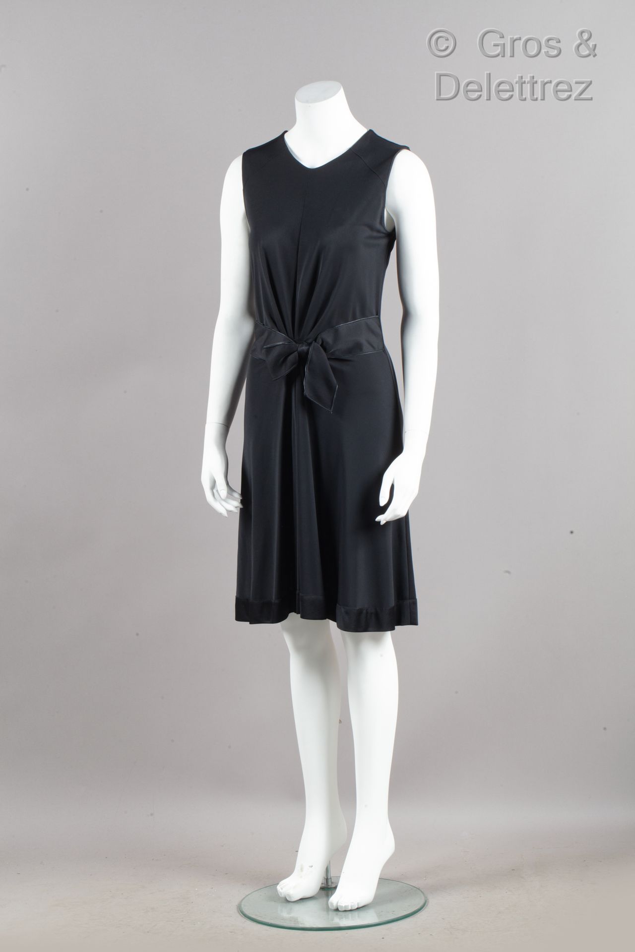 Yves Saint LAURENT Edition 24 - Sleeveless dress in black viscose crepe, round n&hellip;