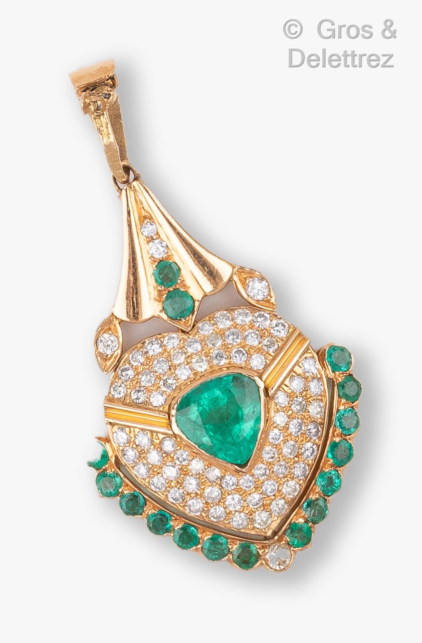 Null Yellow gold "Heart" pendant, set with a troïdia emerald on a pavement of br&hellip;