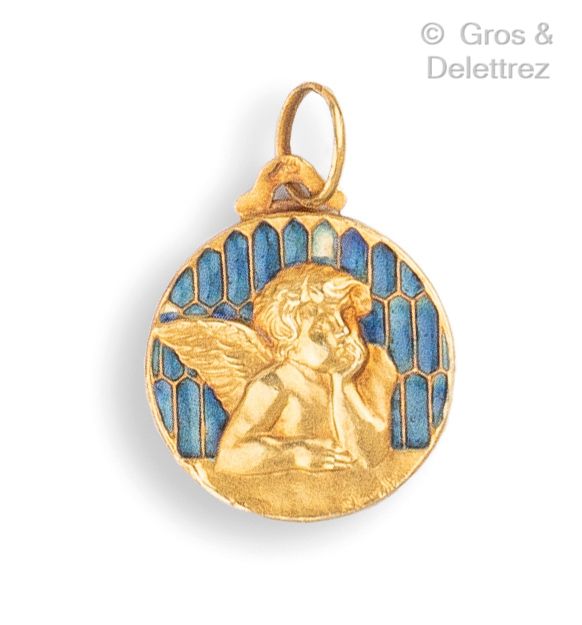 Null Médaille « Angelot » en or jaune sur un fond émaillé bleu. Le revers sculpt&hellip;