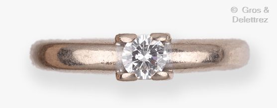 Null CARTIER - "Solitaire" ring in white gold, set with a brilliant-cut diamond.&hellip;