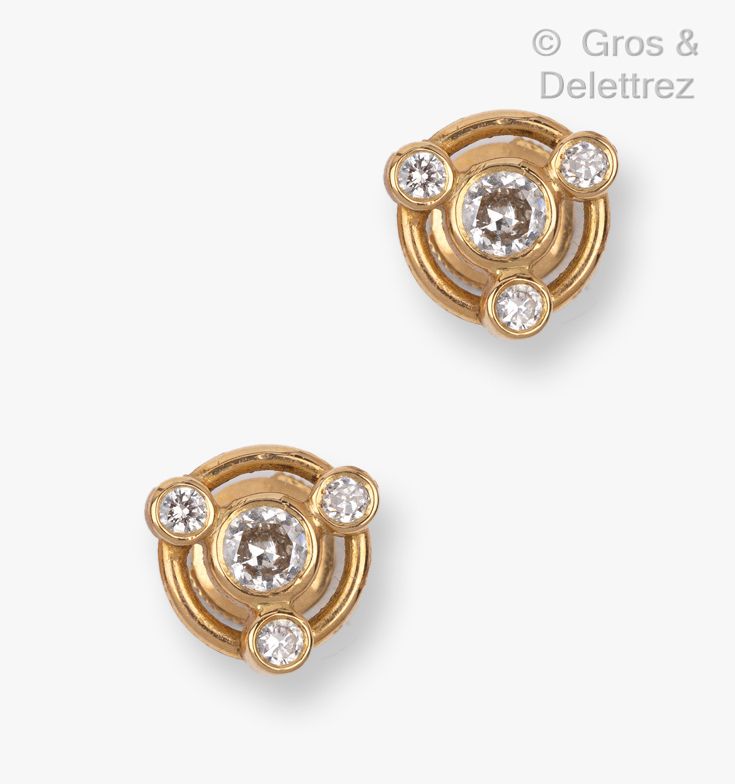 Null Ein Paar "Galaxie"-Ohrringe aus Gelbgold, verziert mit Diamanten im Brillan&hellip;
